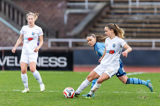Djurgårdens Ebba Hed och Växjö DFFs Amanda Altheden