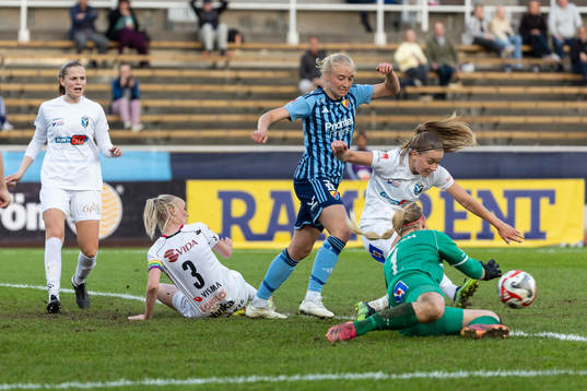 Djurgårdens Stinalisa Johansson mot Växjö DFFs Emma
