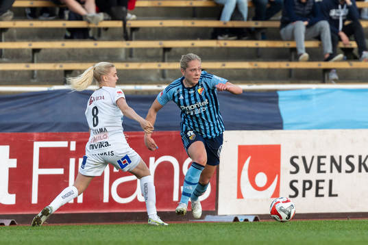 Djurgårdens Alice Bergström och Växjö DFFs Olivia