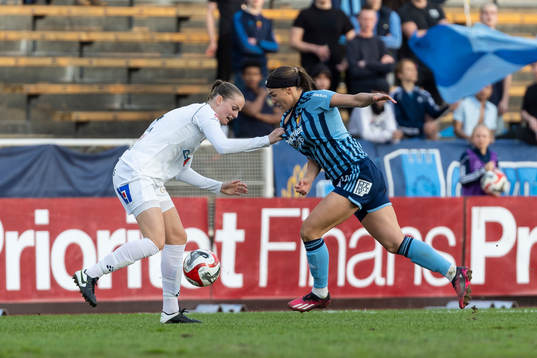 Växjö DFFs Maria Møller Thomsen och Djurgårdens Lova