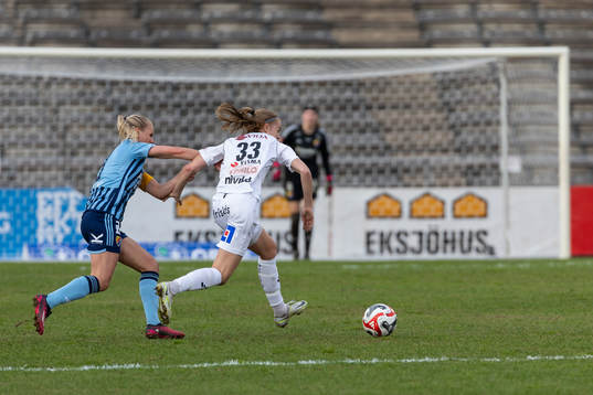 Växjö DFFs Elin Nilsson och Djurgårdens Nellie Lilja