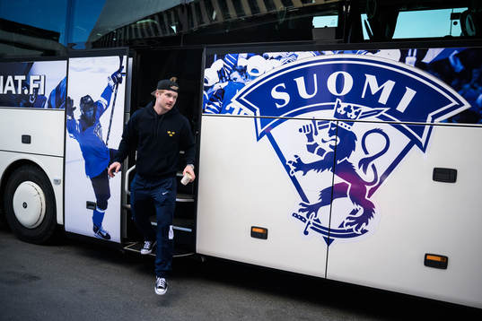 Carl Grundström of Sweden arrives to the arena in a