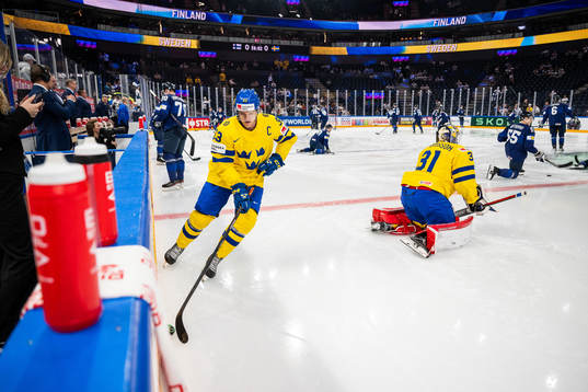 Jakob Silfverberg and goaltender Lars Johansson of Sweden