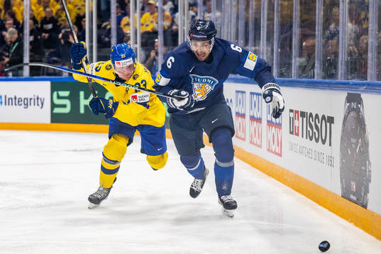 Lucas Raymond of Sweden and Niklas Friman of Finland