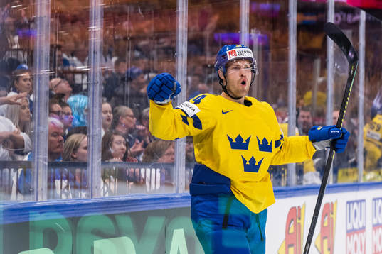 Oscar Lindberg of Sweden celebrates