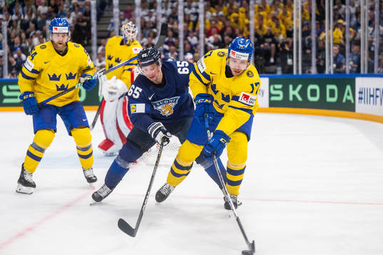 Sakari Manninen of Finland and Pär Lindholm of Sweden