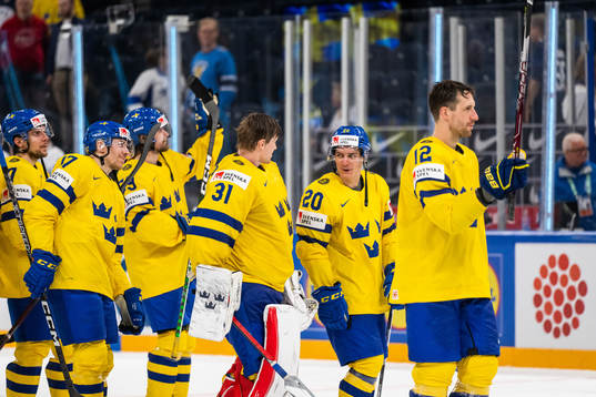 Pär Lindholm, goaltender Lars Johansson, André Petersson