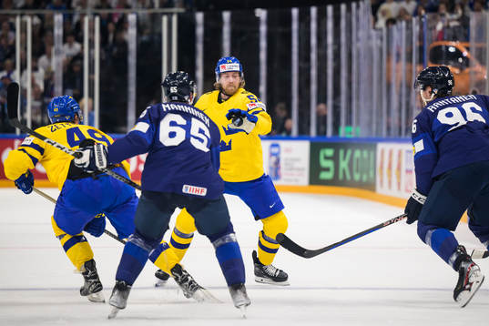 Fabian Zetterlund and Anton Lindholm in action against