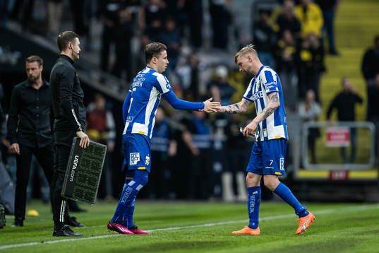 IFK Göteborgs Sebastian Eriksson lämnar skadad
