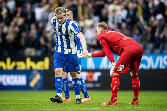 IFK Göteborgs Johan Bångsbo och målvakt Pontus Dahlberg