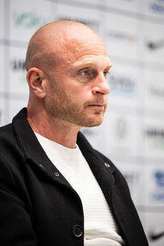 AIKs tränare Andreas Brännström på presskonferensen