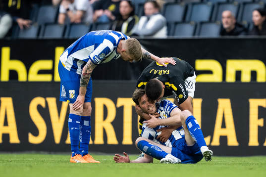 IFK Göteborgs Emil Salomonsson och AIKs Omar Faraj