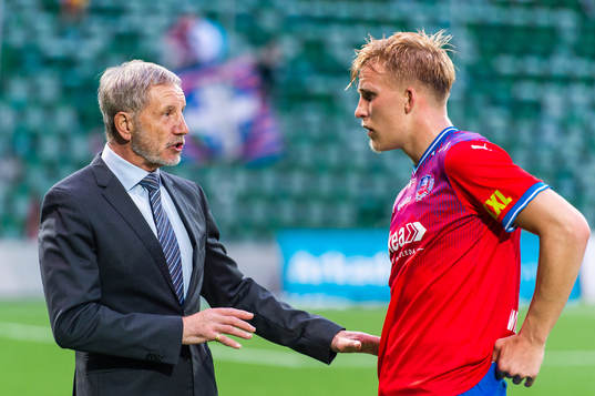 Helsingborgs tränare Stuart Baxter och Casper Widell pratar