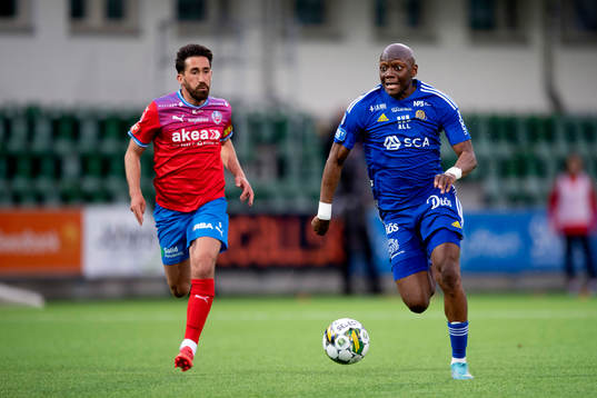 Helsingborgs Frederik Holst och GIF Sundsvalls Moonga Simba