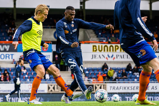Erlend Segberg and Ebiye Moses of Aalesund warms up