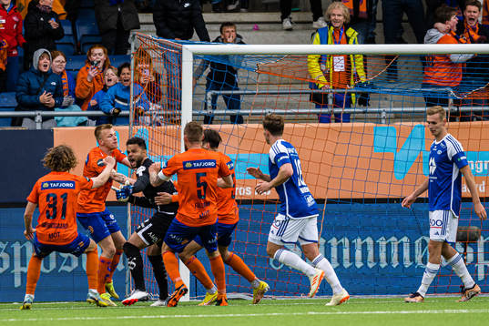 Sten Michael Grytebust of Aalesund celebrates