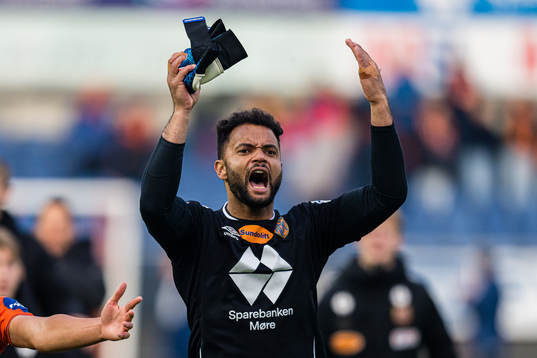 Sten Michael Grytebust of Aalesund celebrates