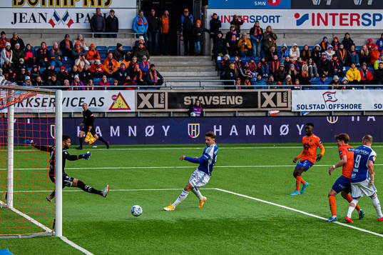 Niklas Ødegård of Molde scores the 3-1 goal