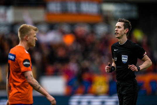 Sivert Øksnes Amland, referee
