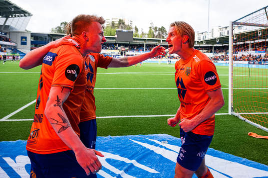 Kasper Lunding and Erlend Segberg of Aalesund celebrates