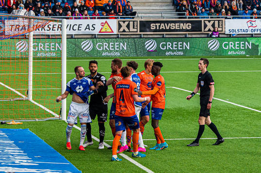 Veton Berisha of Molde and Sten Michael Grytebust of