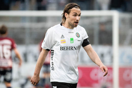 Örebros Kevin Walker reagerar