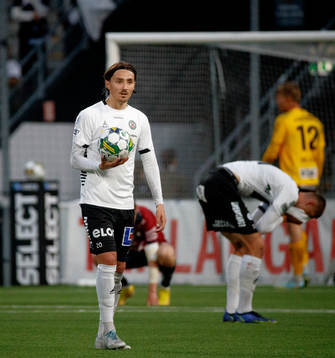 Örebros Adam Bark deppar