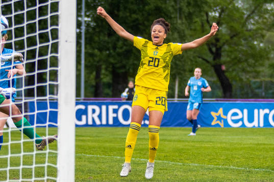 Felicia Schröder of Sweden celebrates