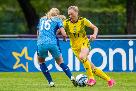 Sophie Harwood of England amd Ida Björnberg of Sweden