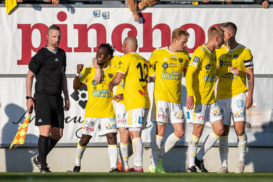 Falkenbergs Godwin Aguda jublar