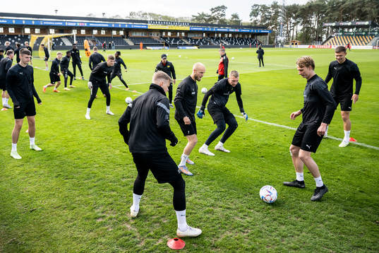 Under en fotbollsträning med Mjällby