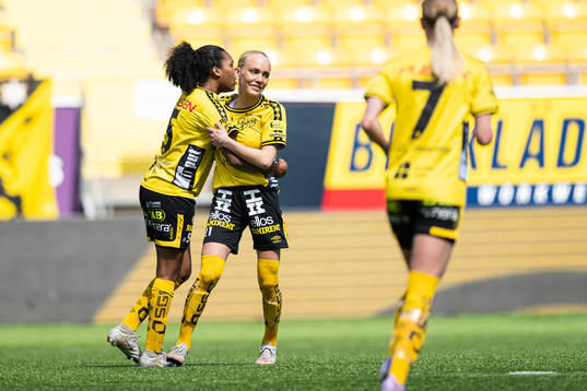 Elfsborgs Vanessa Lopez och Tea Skoglund jublar