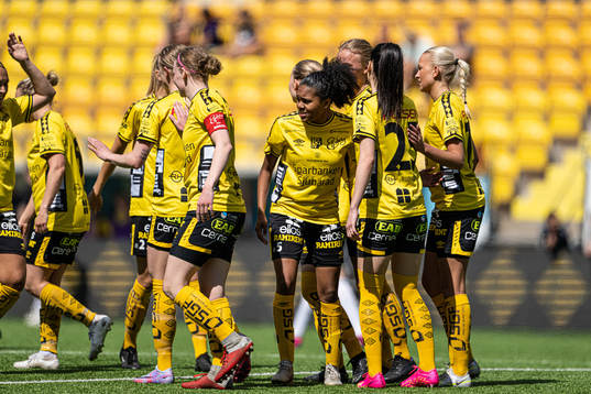 Elfsborgs Vanessa Lopez jublar med lagkamraterna