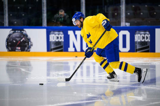 Bläddra bland fler bilder av 2023 IIHF Ice Hockey World Championship, day 7, Sweden, morning skate