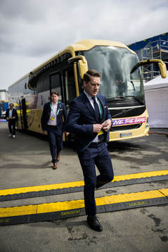 Head coach Sam Hallam of Sweden arrives to the arena for