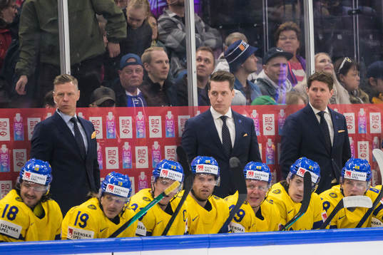 The bench of Sweden with assistant coach Nicklas Rahm, head
