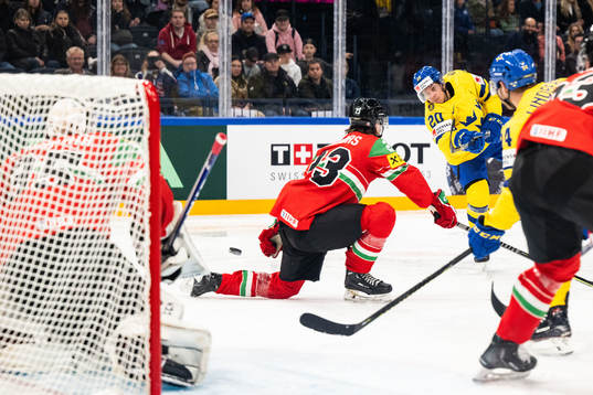 André Petersson of Sweden scores 1-4