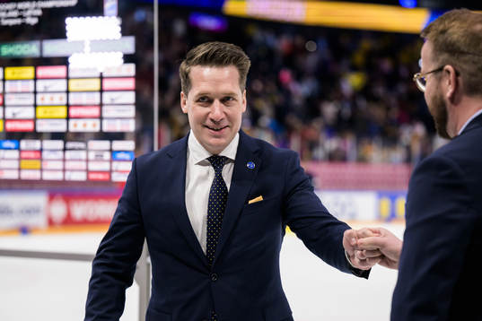 Head coach Sam Hallam of Sweden