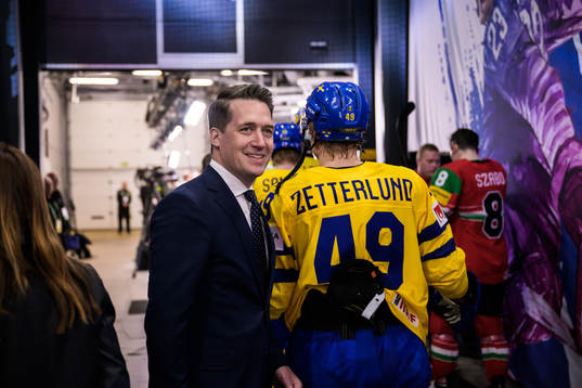 Head coach Sam Hallam of Sweden