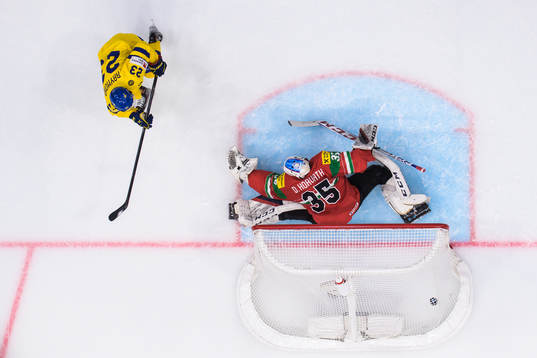 Lucas Raymond of Sweden scores 1-7 behind goaltender