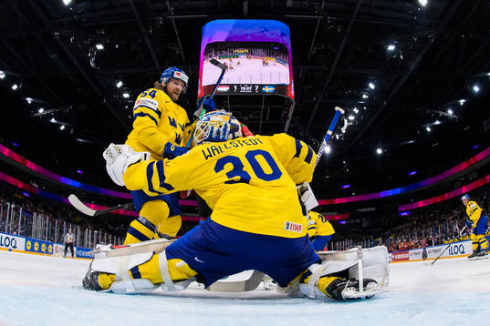 Anton Lindholm and goaltender Jesper Wallstedt of Sweden