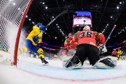 André Petersson of Sweden challenges Milan Horvath and