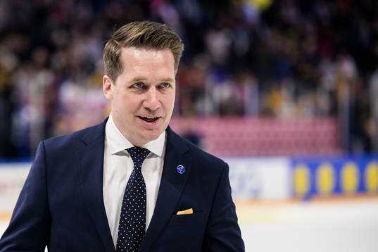 Head coach Sam Hallam of Sweden
