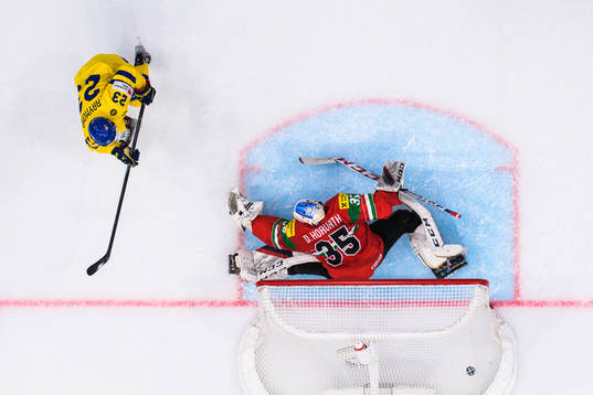 Bläddra bland fler bilder av 2023 IIHF Ice Hockey World Championship, day 7, Hungary - Sweden