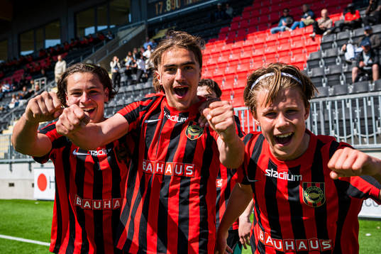 Brommapojkarnas Leart Krasniqi jublar
