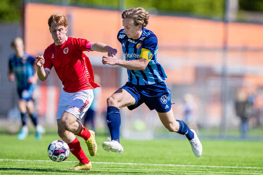 Kalmars William Andersson och Djurgårdens Oskar Löfström