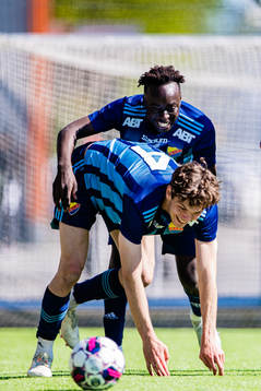 Djurgårdens Philip Rolke jublar med Kalipha Jawla
