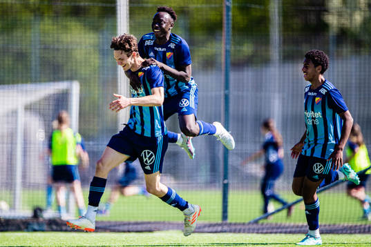 Djurgårdens Philip Rolke och Kalipha Jawla jublar