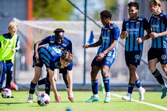 Djurgårdens Philip Rolke jublar med Kalipha Jawla, Isak