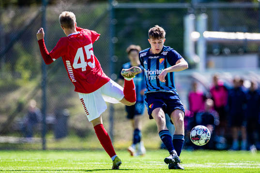 Kalmars Linus Braun och Djurgårdens Theoharis Patjas